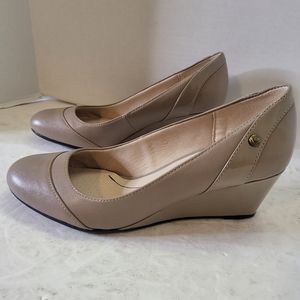 LifeStride Women's Dreams Pumps Wedges Sz 8.5 Wide Soft System Stone